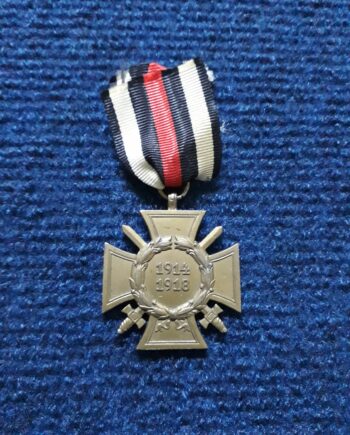 Cruz de Honra Alemã da Primeira Guerra Mundial 1914–1918 (Hindenburgkreuz) com Espadas – Fabricada por Paul Schulze & Co., Lübeck (marcação "PSL")